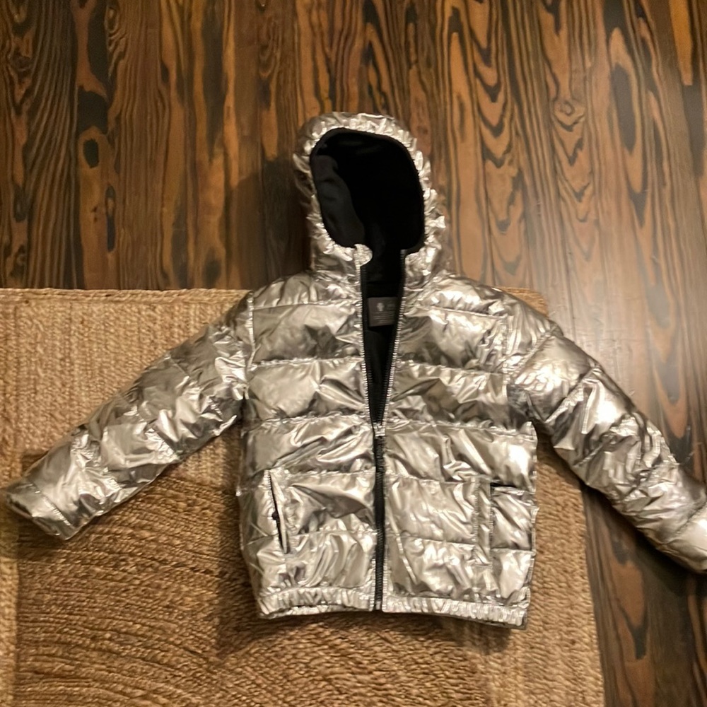 NWOT silver Primary puffer size 8-9. Fleece lined.